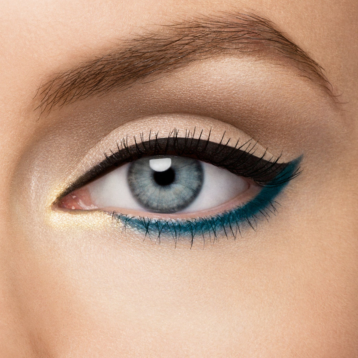 ONE-STROKE DEFINING EYELINER KAJAL Blooming Blue