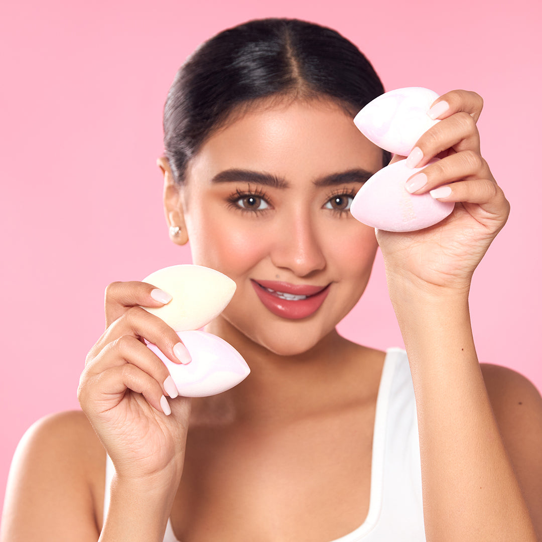 A Skin-Like Blend Contour & Baking Sponge